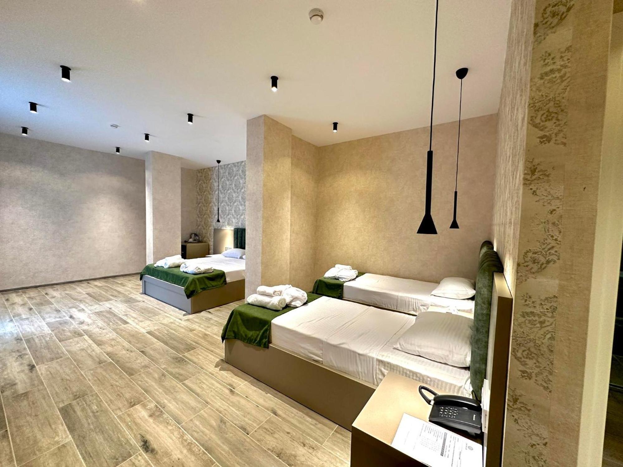 Emerald Hotel 바투미 외부 사진