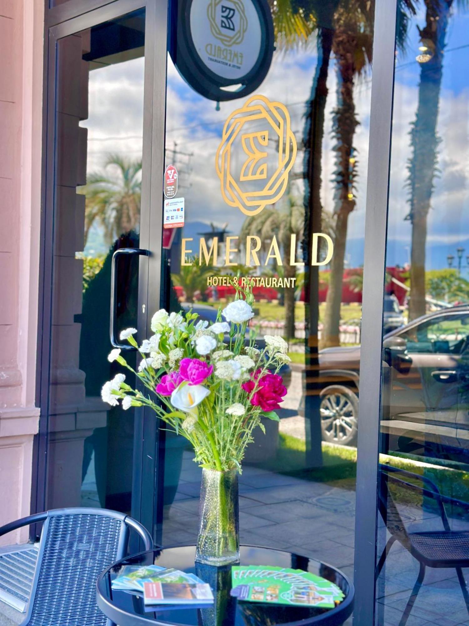 Emerald Hotel 바투미 외부 사진