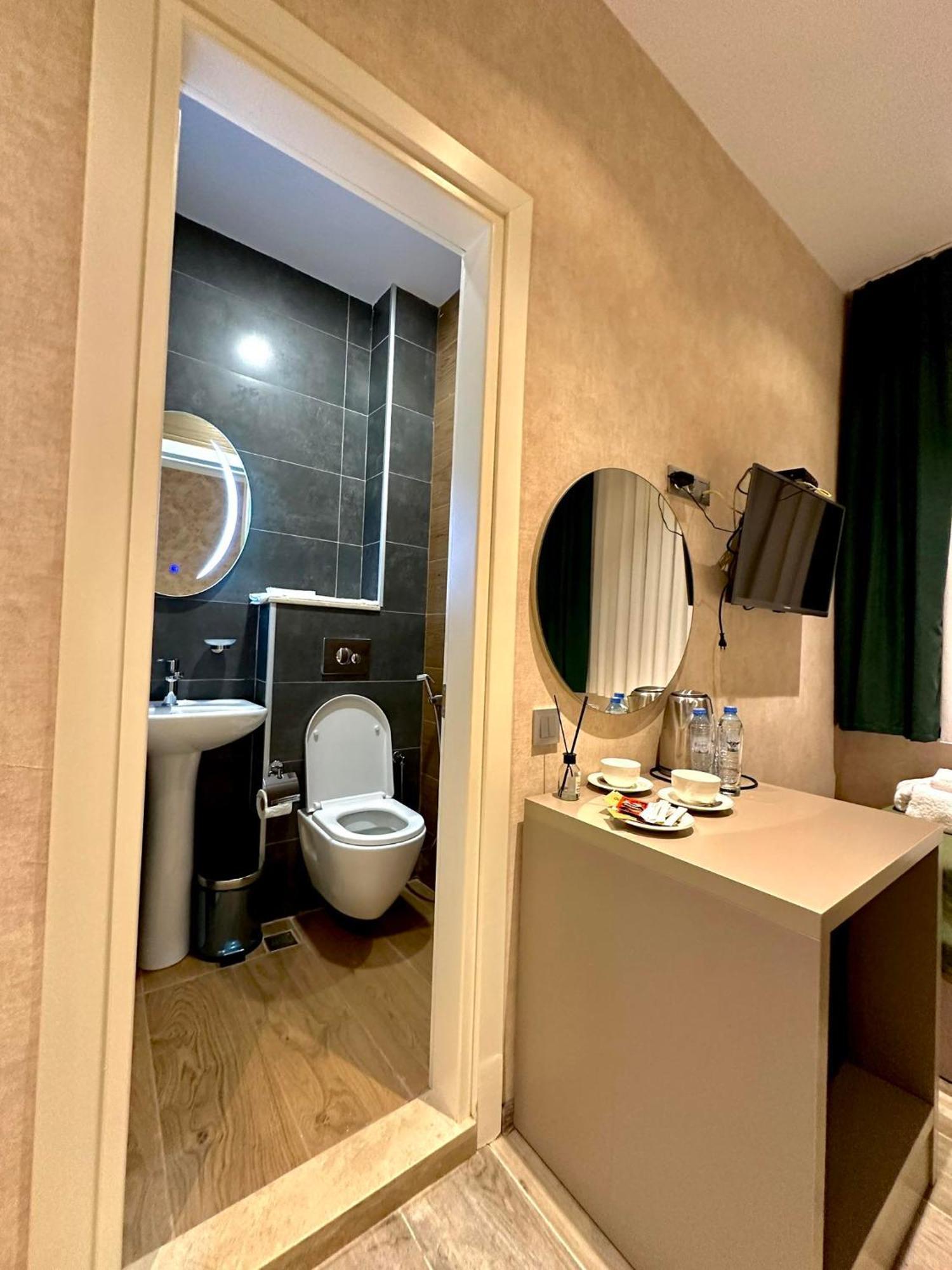 Emerald Hotel 바투미 외부 사진